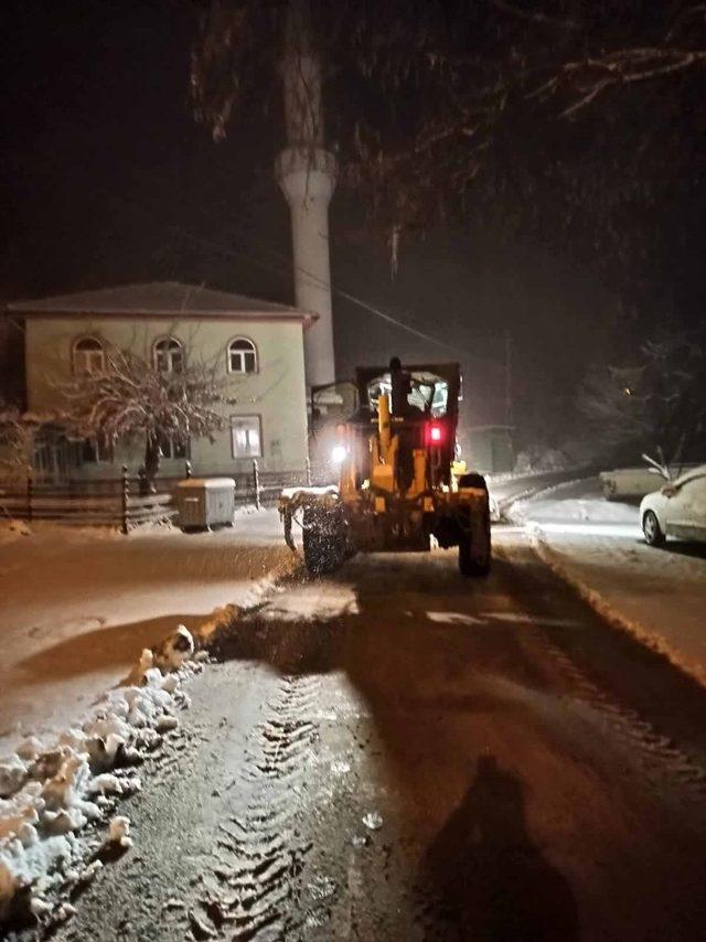 Kocaeli’de karla mücadele çalışmaları sürüyor