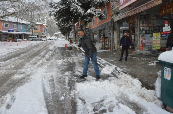 Çameli beyaza büründü G3