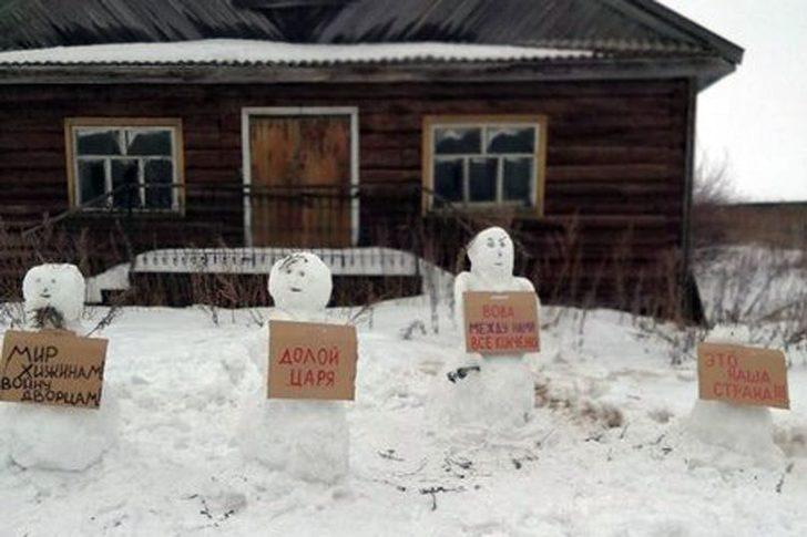 Rusya’da bir kadın Putin karşıtı kardan adamlarla protesto düzenlediği için tutuklandı
