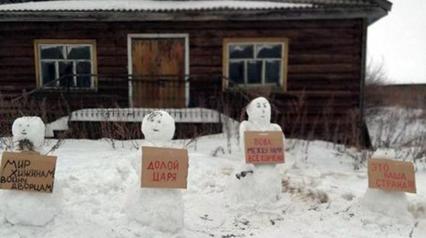 Rusya’da bir kadın Putin karşıtı kardan adamlarla protesto düzenlediği için tutuklandı