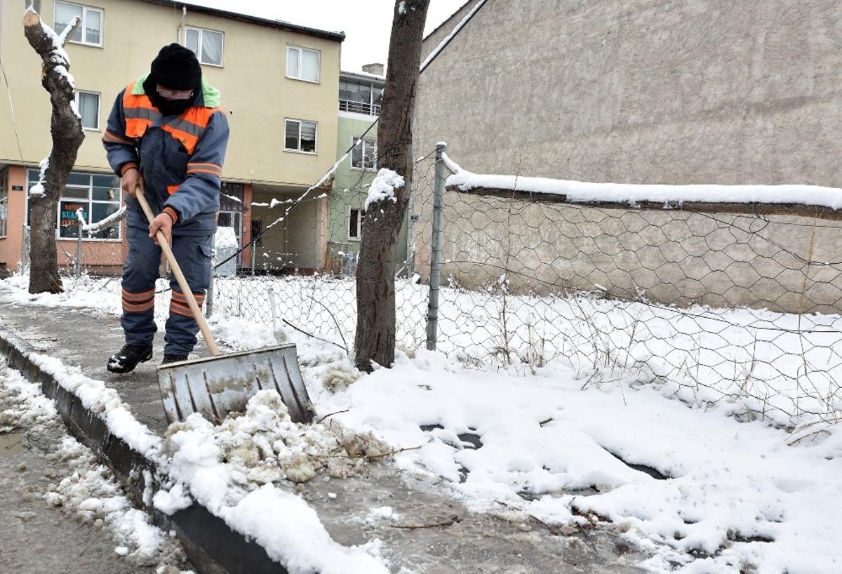 Tepebaşı&rsquo;nda karla m&uuml;cadele &ccedil;alışmaları başladı
