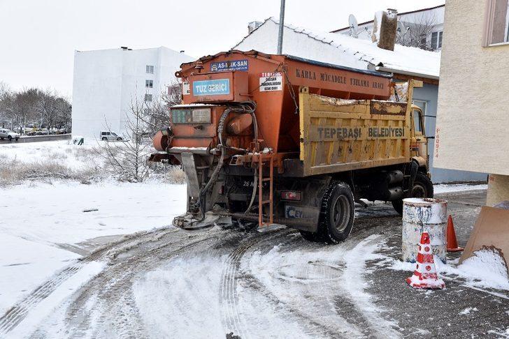Tepebaşı’nda karla mücadele çalışmaları başladı G3