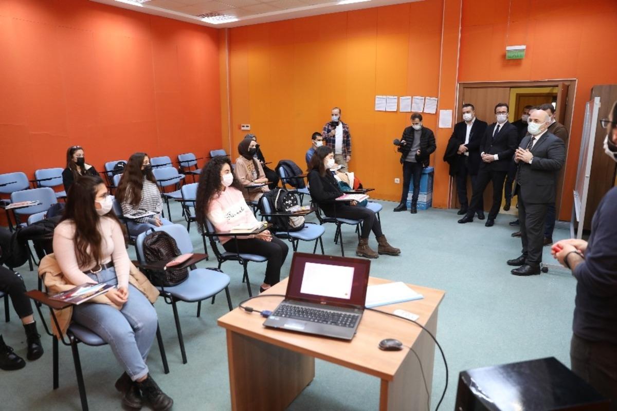 Başkan Muzaffer Bıyık, &ouml;ğrencilere destek s&ouml;z&uuml;