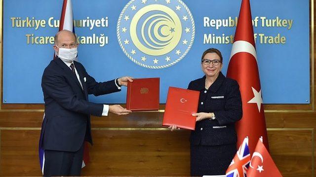 Serbest ticaret anlaşmasını Ticaret Bakanı Ruhsar Pekcan ile Büyükelçi Chilcott, 29 Aralık'ta imzalandı