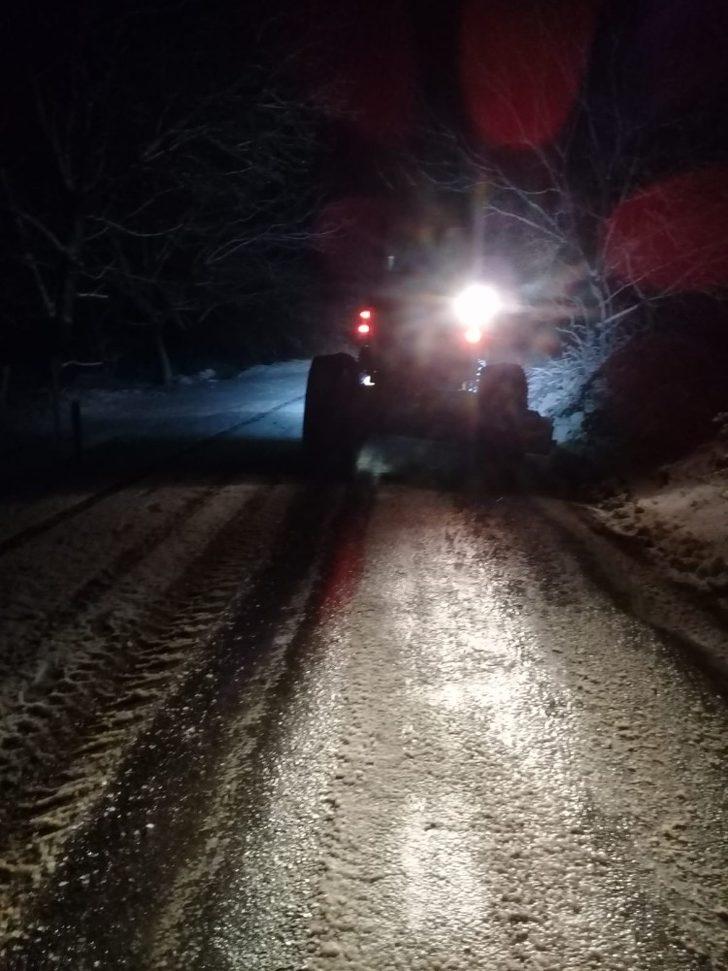 Akşehir’de yüksek mahallelerde yol açma çalışmaları sürüyor G3