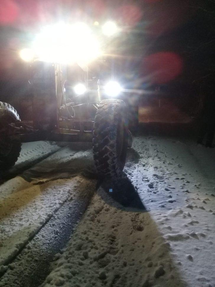 Akşehir’de yüksek mahallelerde yol açma çalışmaları sürüyor G4