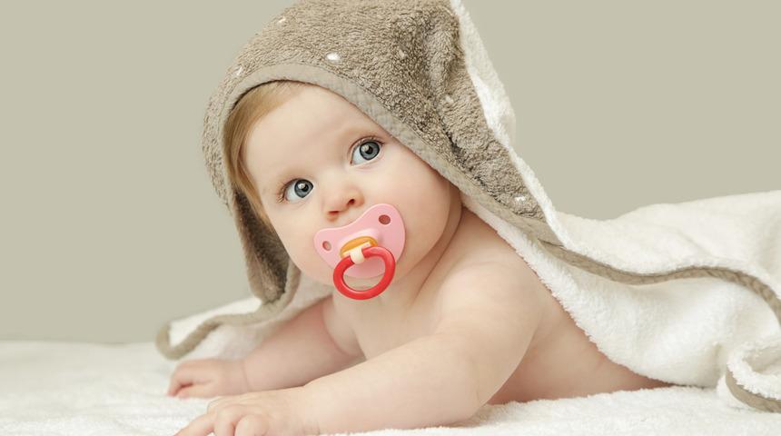 Ayşe isminin anlamı nedir? O ünlünün de ilk ismi! Kur'an'da geçiyor mu? İşte yanına yakışan isimler