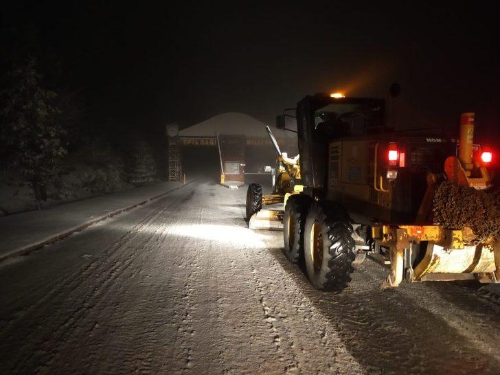 Manisa’da karla mücadele devam ediyor G1