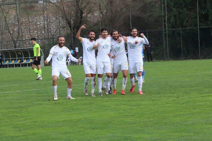 3.Lig: Belediye Derincespor: 4- Arnavutköy Belediyesi:0 G2