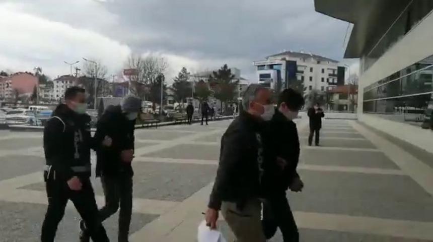 Bolu&rsquo;da, 17 gram esrarla yakalanan 2 kişi adliyeye sevk edildi