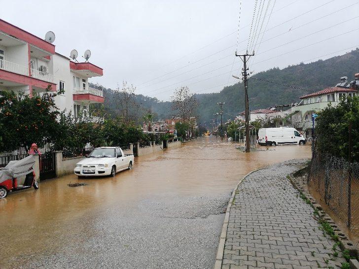 Sağanak sonrası Kemer’de yaralar sarılıyor G2