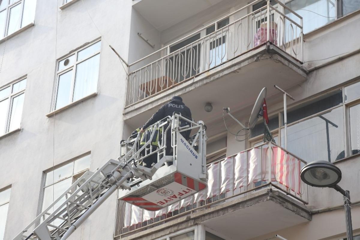 2 g&uuml;nd&uuml;r haber alınamayan kadın, evinde uyurken bulundu
