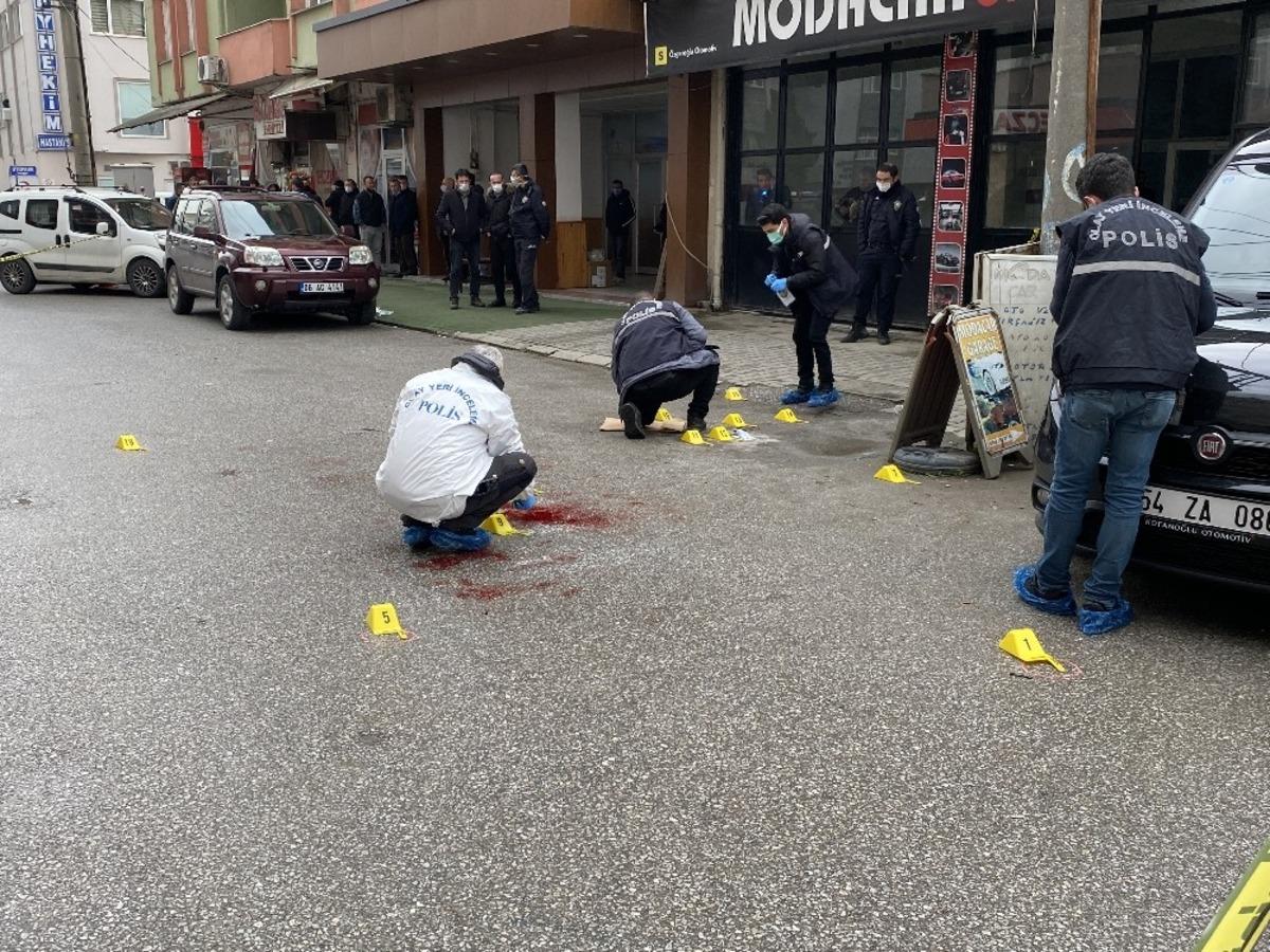 Hastane &ouml;n&uuml;ndeki silahlı vurgunda şok detay