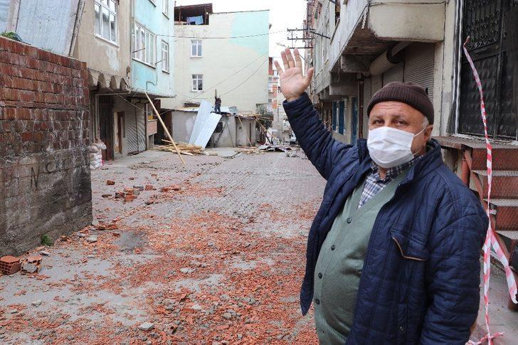 Samsun’da şiddetli rüzgar binaların çatılarını uçurdu G4