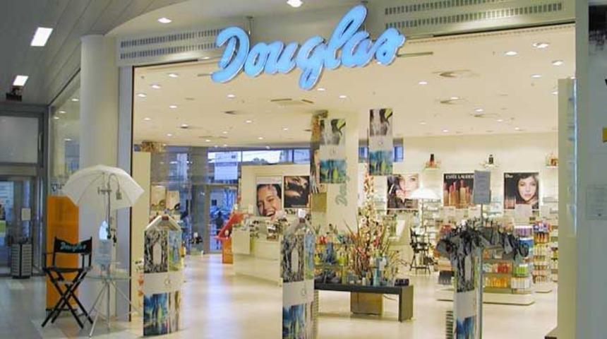 Alman kozmetik şirketi Douglas, Avrupa'daki 500 mağazasını kapatacak