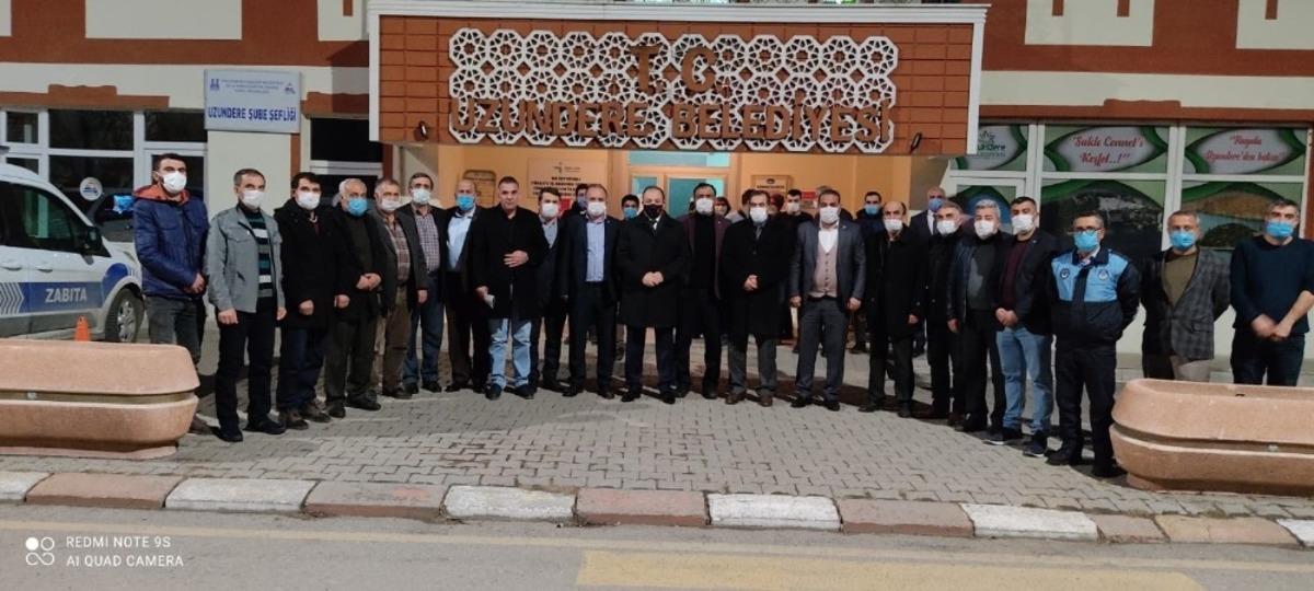 Karataş esnaf ziyaretlerini Uzundere&rsquo;de s&uuml;rd&uuml;rd&uuml;