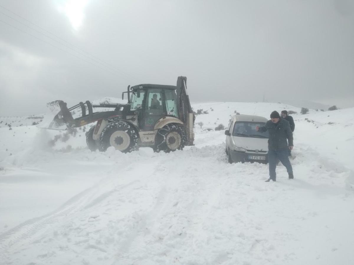 Karda yolda kalan &ouml;ğretmenlerin imdadına b&uuml;y&uuml;kşehir yetişiyor