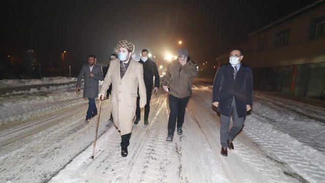 Başkan Sayan, kar temizleme çalışmalarını denetledi