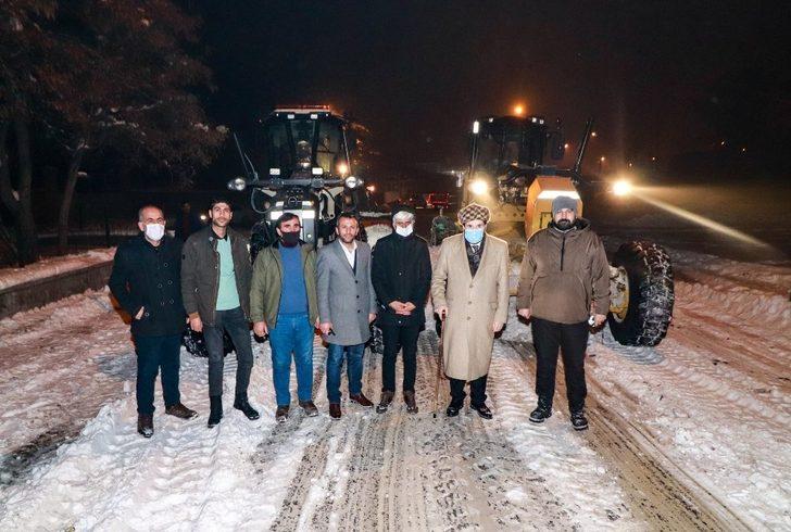 Başkan Sayan, kar temizleme çalışmalarını denetledi G3