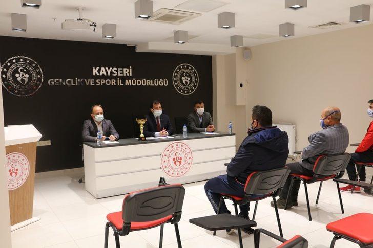 Kabakcı başarılı sporcuları ödüllendirdi G3