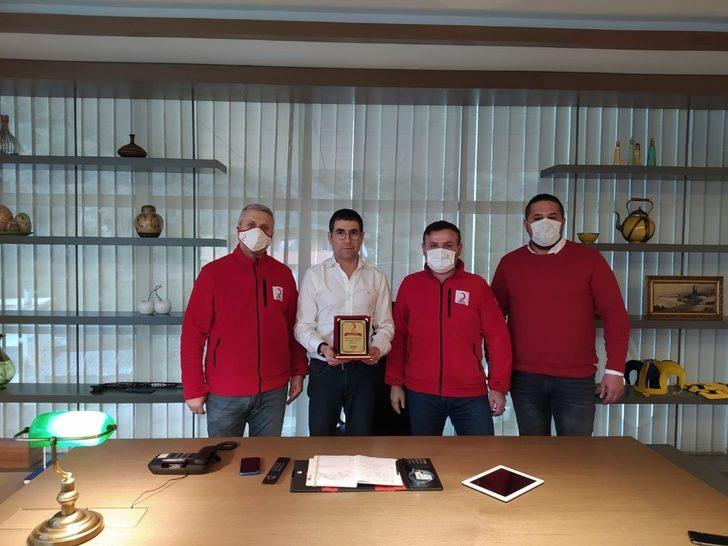 Kızılay’dan hayırseverlere teşekkür plaketi ve madalya G4