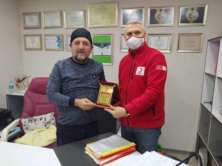 Kızılay’dan hayırseverlere teşekkür plaketi ve madalya G5