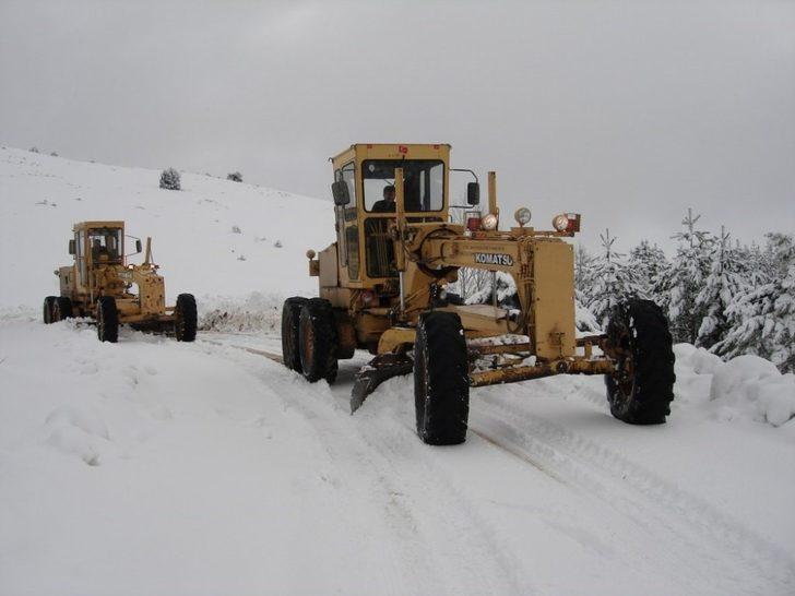 İl Özel İdaresinin karla mücadele çalışmaları aralıksız devam ediyor G1