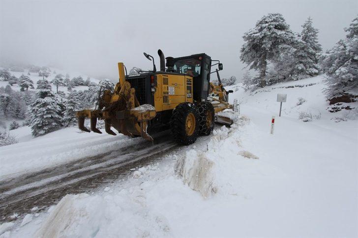 İl Özel İdaresinin karla mücadele çalışmaları aralıksız devam ediyor G2