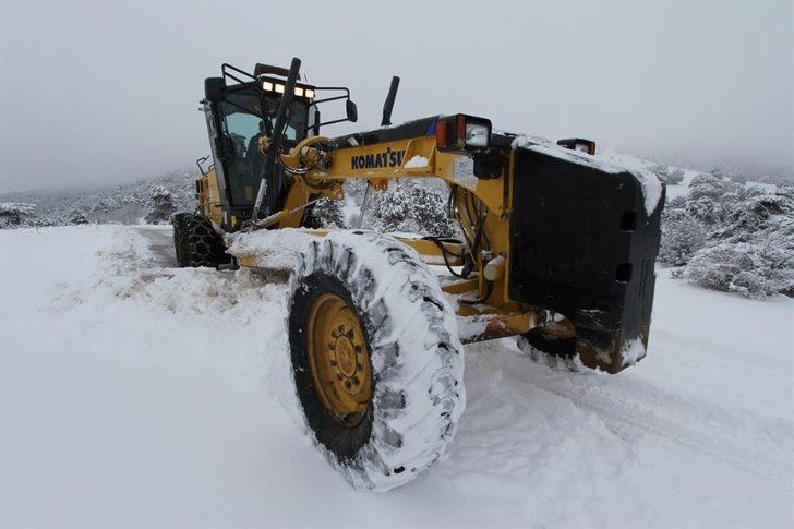 İl Özel İdaresinin karla mücadele çalışmaları aralıksız devam ediyor G3