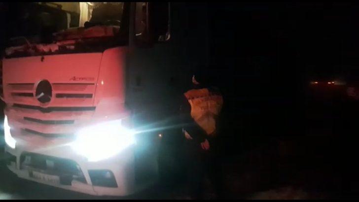 Muş’ta tipi ve fırtınaya yakalanan sürücülerin imdadına jandarma yetişti G3