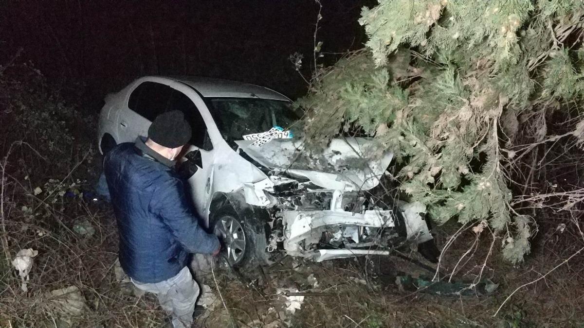 İki otomobilin &ccedil;arpıştığı ve 8 kişinin yaralandığı kaza kamerada