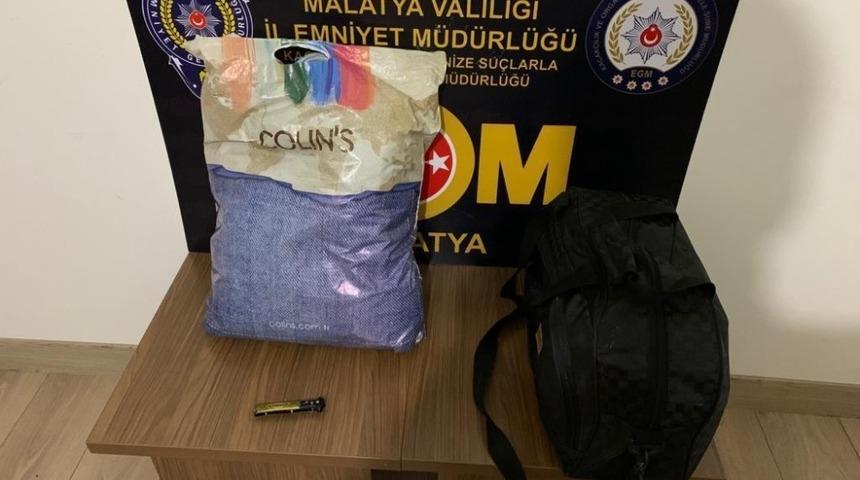 Narkotik ekipleri Malatya&rsquo;da uyuşturucuya ge&ccedil;it vermiyor: 7 kilo 500 gram esrar ele ge&ccedil;irildi