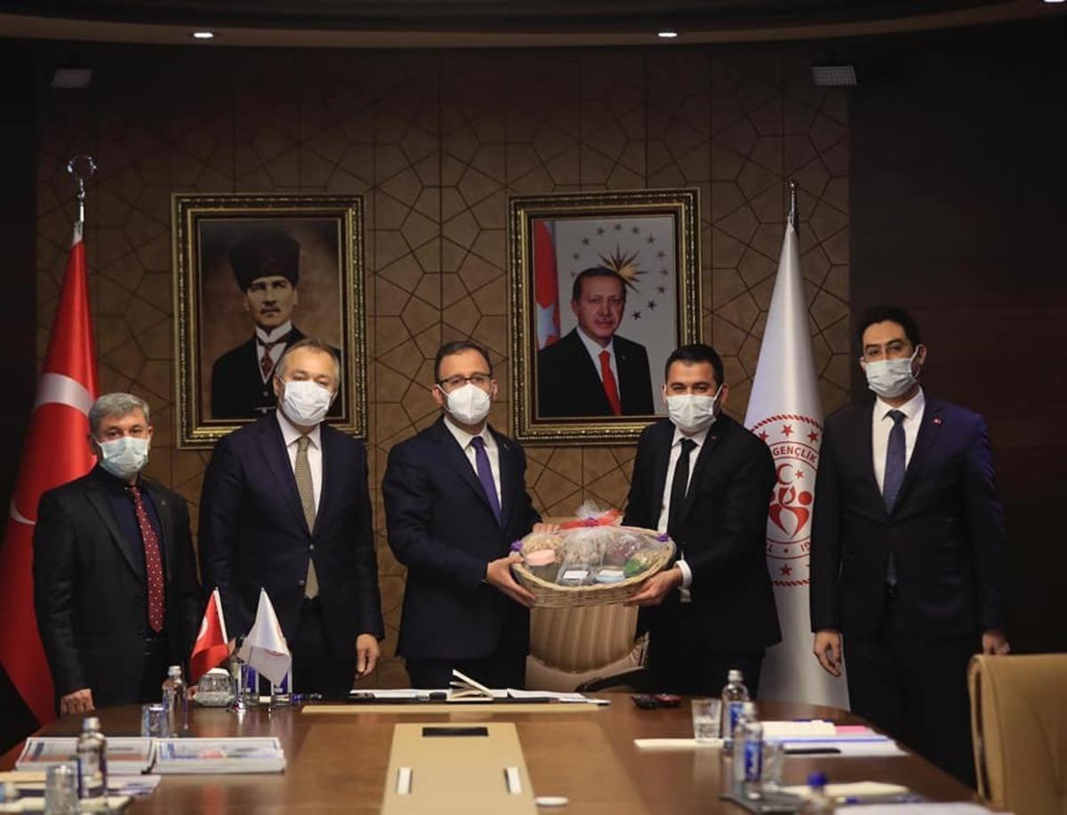 Selendi&rsquo;ye m&uuml;jdelerle d&ouml;nd&uuml;ler