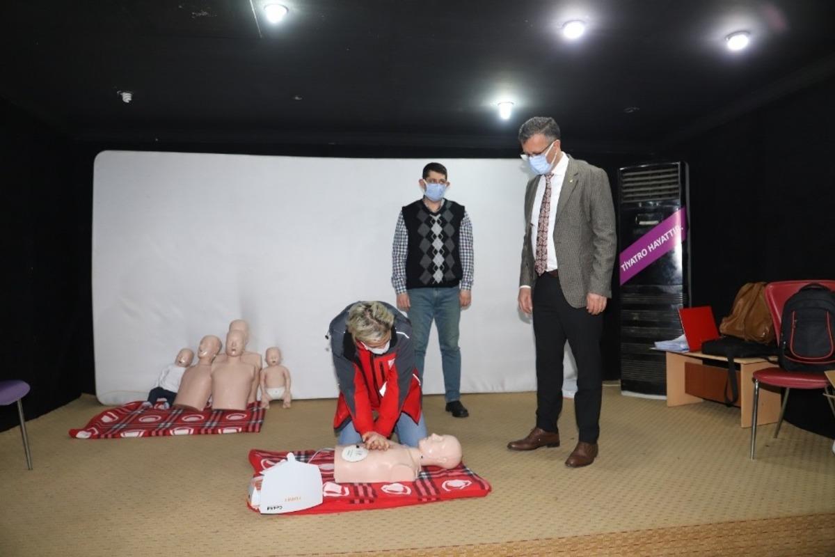 Belediye &ccedil;alışanlarına &rsquo;İlk yardım eğitimi&rsquo; verildi