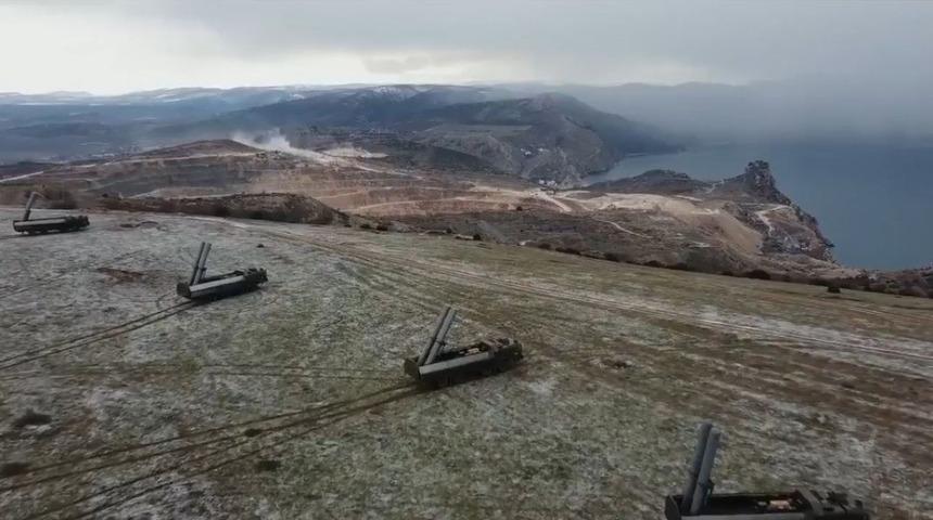 ABD savaş gemisi Karadeniz&rsquo;de g&ouml;revine başladı, Rusya Kırım&rsquo;a s&uuml;personik f&uuml;zeler yerleştirdi