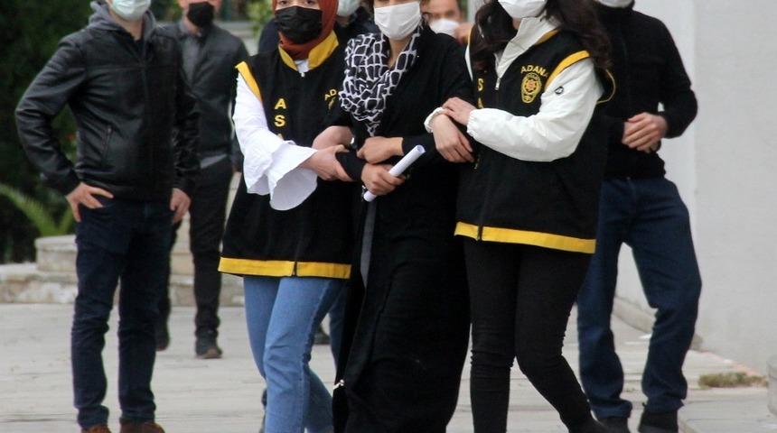 Tarsus&rsquo;tan Adana&rsquo;ya pazara geldiler cep telefonu &ccedil;aldılar