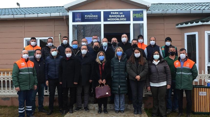 Kuşadası Belediyesi Park ve Bah&ccedil;e &ccedil;alışanları kahvaltıda buluştu
