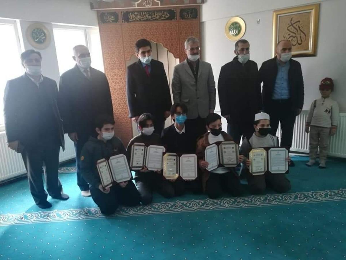 &Ouml;ğrencilere hafızlık belgeleri verildi