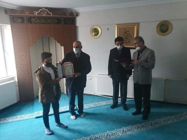 Öğrencilere hafızlık belgeleri verildi G3