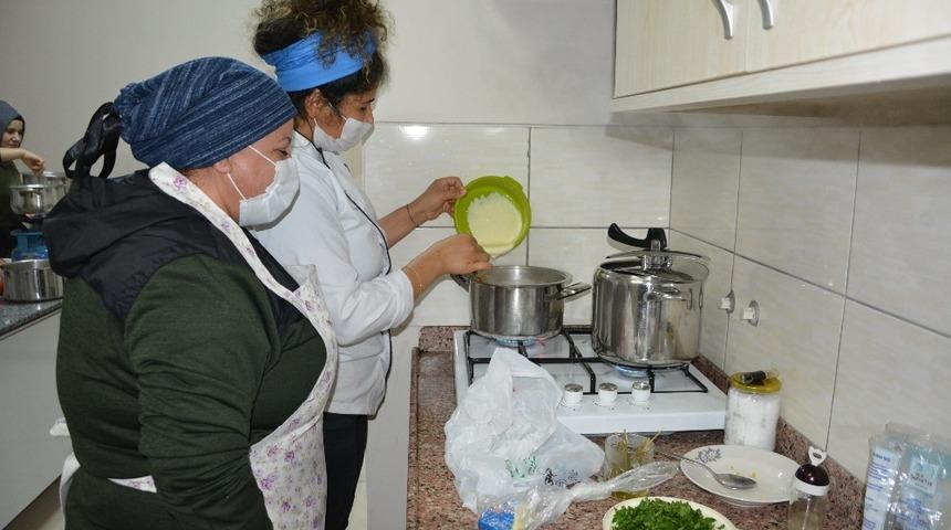 Korkuteli’nde aşçı çırağı yetiştirme kursu açıldı