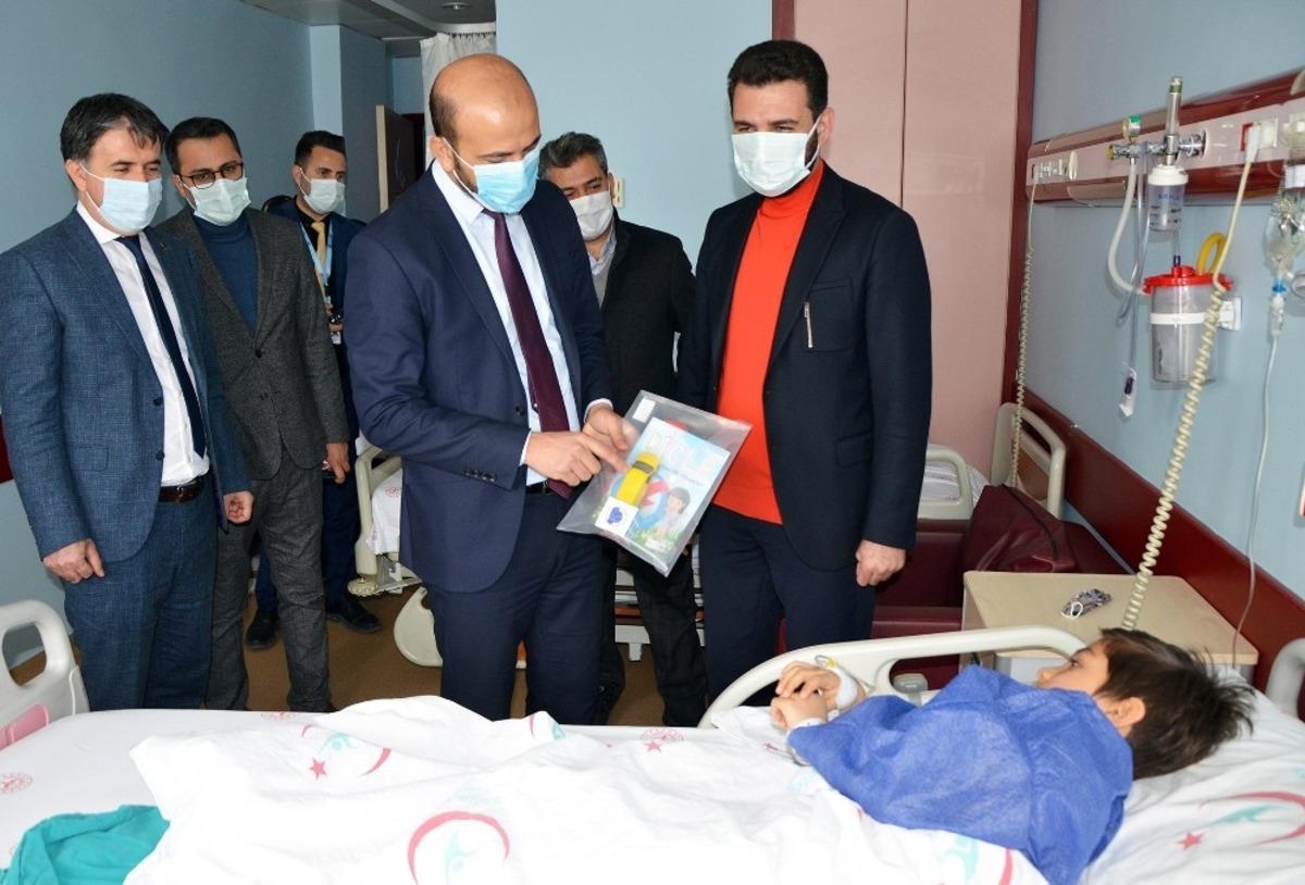 Dicle Elektrik&rsquo;ten hasta &ccedil;ocuklara moral ziyareti