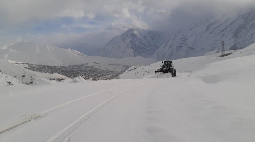 Hakkari&rsquo;de 259 yerleşim yeri ulaşıma kapandı