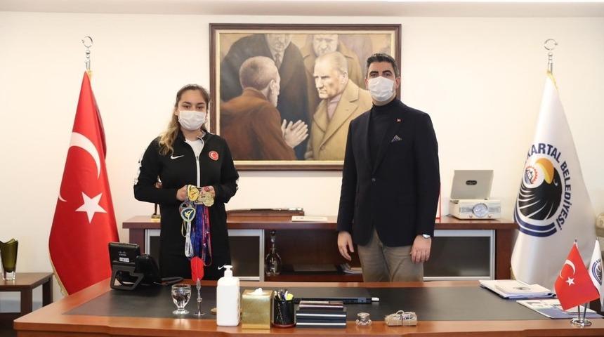 Şampiyon Tekvandocudan Başkan G&ouml;khan Y&uuml;ksel&rsquo;e ziyaret