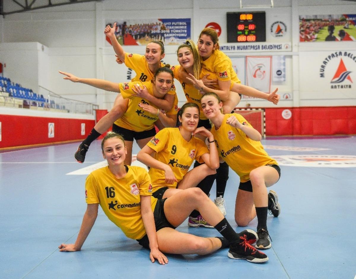 Muratpaşa hentbolda derbi heyecanı yaşanıyor