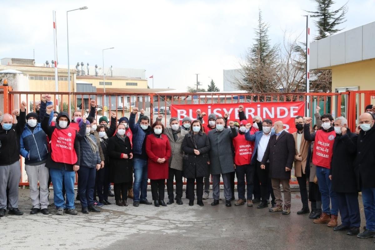 H&uuml;rriyet&rsquo;ten grevdeki iş&ccedil;ilere anlamlı destek