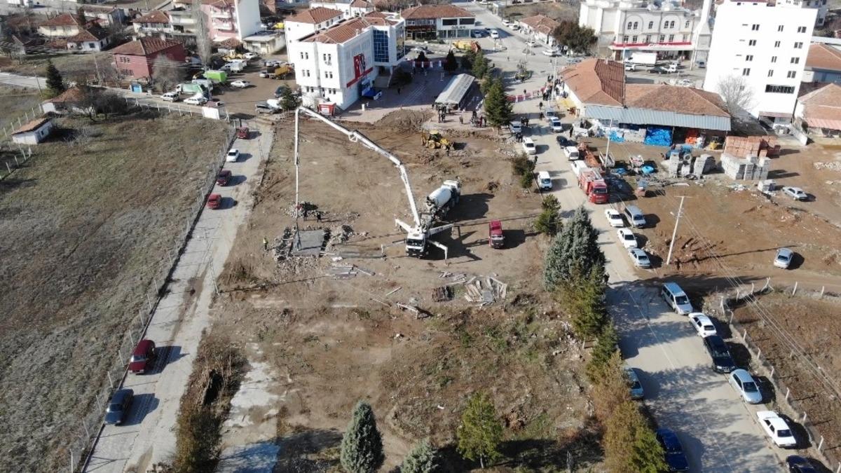 Bahşılı&rsquo;da 15 Temmuz Şehitler Meydanı&rsquo;nın temeli atıldı