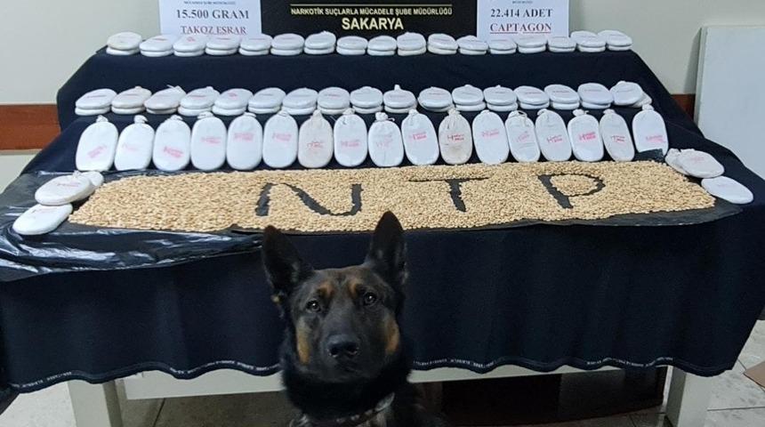 Sakarya&rsquo;da 22 bin adet uyuşturucu hap ele ge&ccedil;irildi