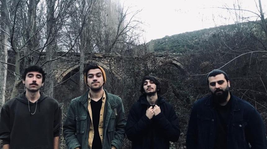 Bilecikli gen&ccedil;lerden oluşan Zaman Meselesi grubunun &lsquo;Pollyana&rsquo; şarkısı b&uuml;y&uuml;k beğeni topladı