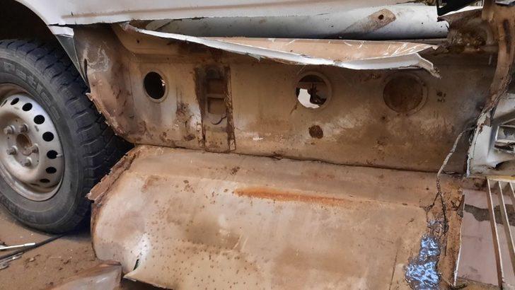 Sarp Sınır Kapısı’nda bir minibüste 127 kilogram kaçak bal ele geçirildi G2