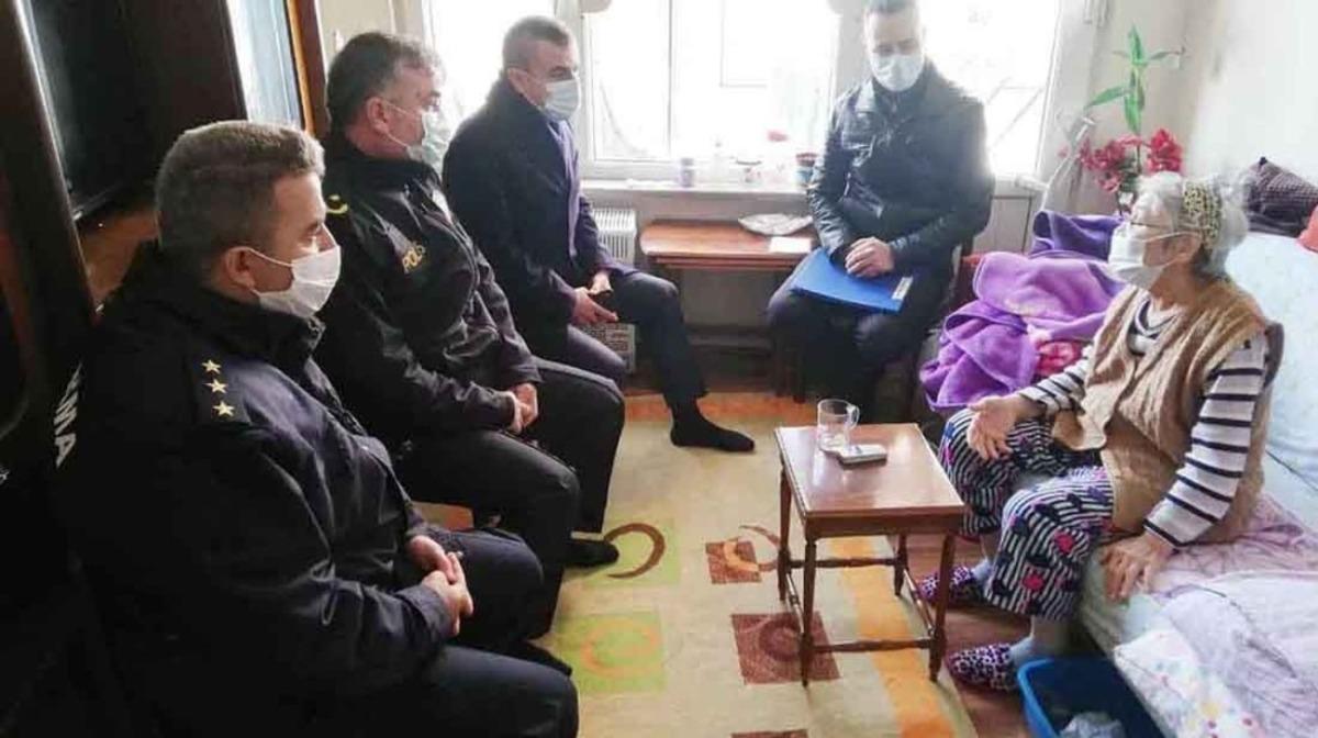 Kaymakam Atasoy&rsquo;dan yaşlılara misafir oldu